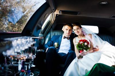 4 Tips for Decorating your Wedding Limo